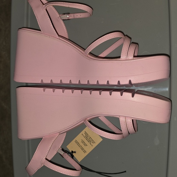 (J31) Madden NYC Women's Quarter Strap Wedge - Picture 3 of 6